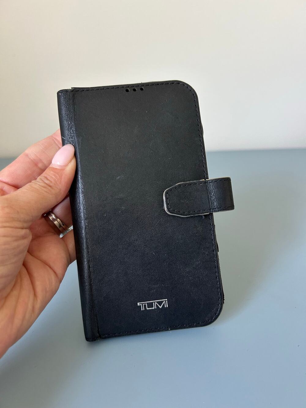 Tumi Folio wallet case black leather magnetic wallet for iPhone 15 pro